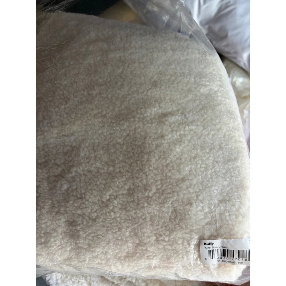 Buffy Wiggle Pillow Cover Cream Sherpa Fleece Body Pillowcase NWOT